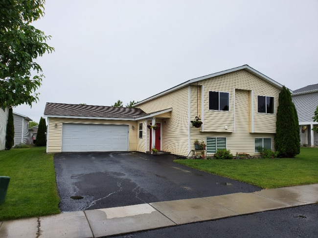 property at 11 Vanderbilt Dr