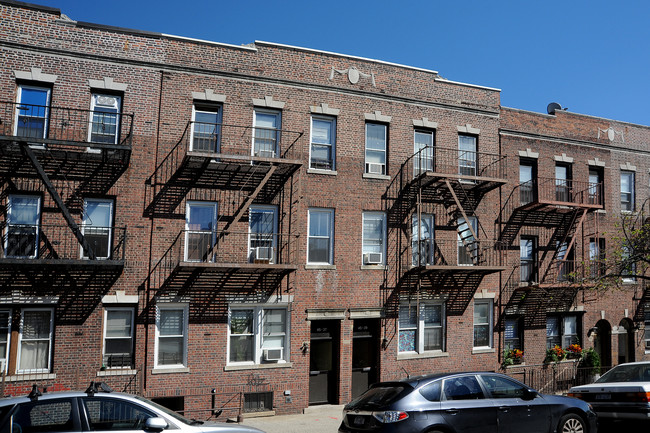 45-39 40th St in Long Island City, NY - Building Photo - Building Photo