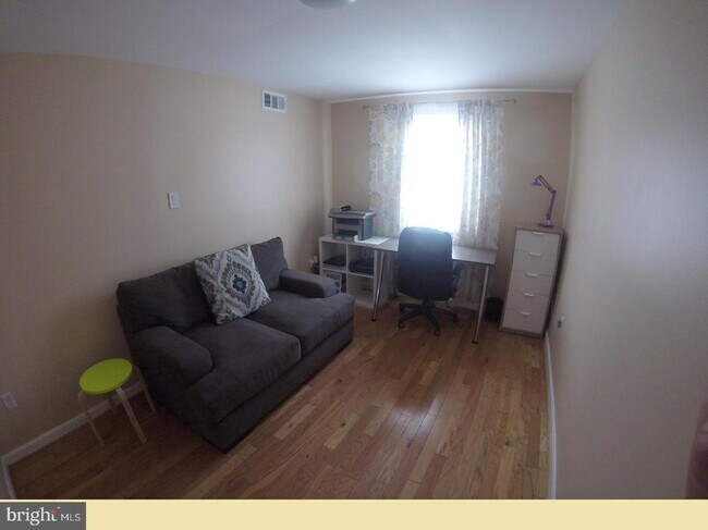 736 Quince Orchard Blvd-Unit -T-2 in Gaithersburg, MD - Building Photo - Building Photo