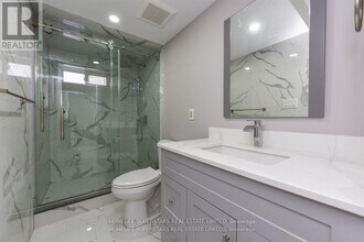 76 Flowertown Ave in Brampton, ON - Building Photo - Building Photo