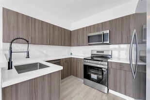 3907 SW 155th Ave in Miramar, FL - Building Photo
