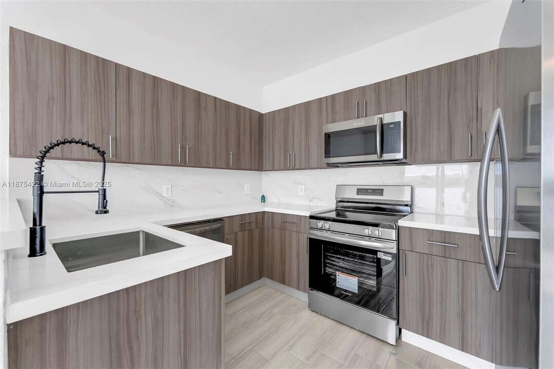 3907 SW 155th Ave in Miramar, FL - Building Photo