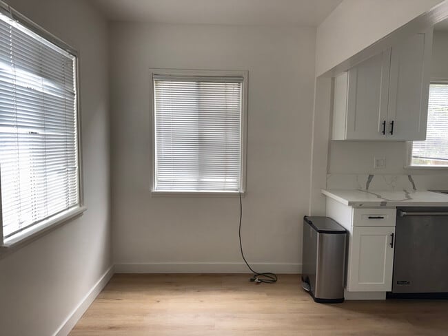 3736 S Bentley Ave, Unit 3738 in Los Angeles, CA - Building Photo - Building Photo