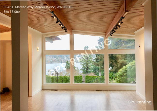 8045 E Mercer Way in Mercer Island, WA - Building Photo - Building Photo