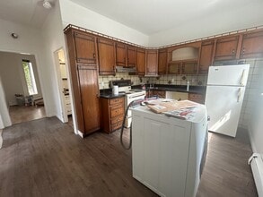 865 King St E in Hamilton, ON - Building Photo - Building Photo