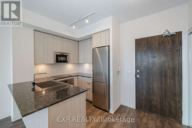 99 Eagle Rock Way in Vaughan, ON - Building Photo - Building Photo