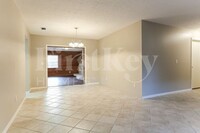 3317 Acapulco Dr in Riverview, FL - Building Photo - Building Photo