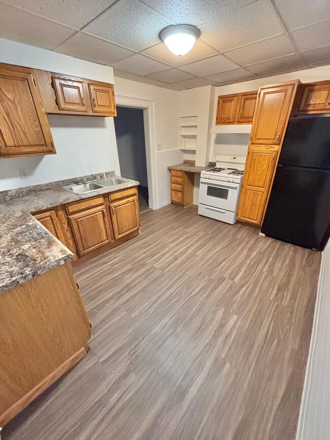 700 W Dominick St, Unit Apt 2 in Rome, NY - Foto de edificio - Building Photo