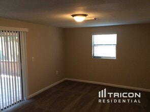 14931 Pine Crest Rd in Tampa, FL - Building Photo - Building Photo