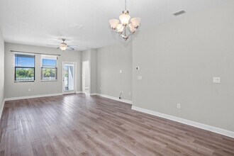 1819 Redmond Brook Ln in Ruskin, FL - Building Photo - Building Photo