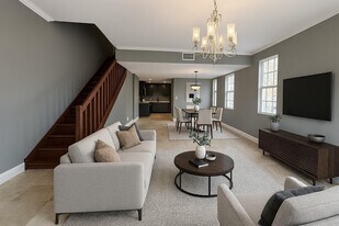 1402 Veracruz Ln in Weston, FL - Building Photo