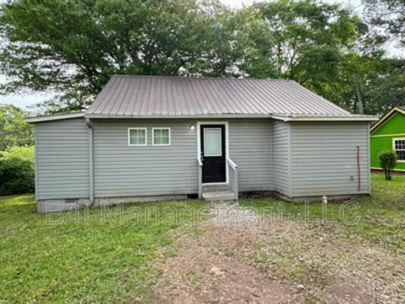 129 Watts St in Barnesville, GA - Foto de edificio