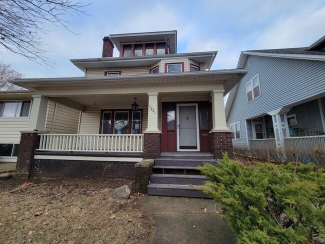 3221 S Harrison St in Fort Wayne, IN - Building Photo - Building Photo
