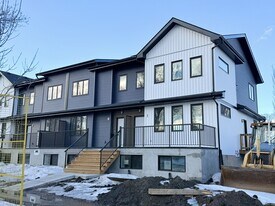 14002 123a Ave NW in Edmonton, AB - Building Photo