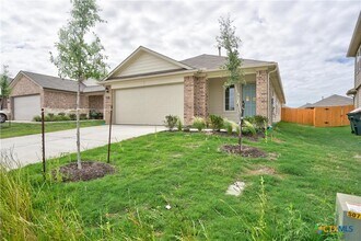 121 Roanwood Dr in San Marcos, TX - Building Photo - Building Photo