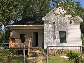 1636 N Sherman Ave in Springfield, MO - Building Photo