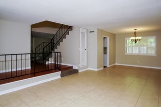 1913 Waxleaf Green SE in Huntsville, AL - Foto de edificio - Building Photo