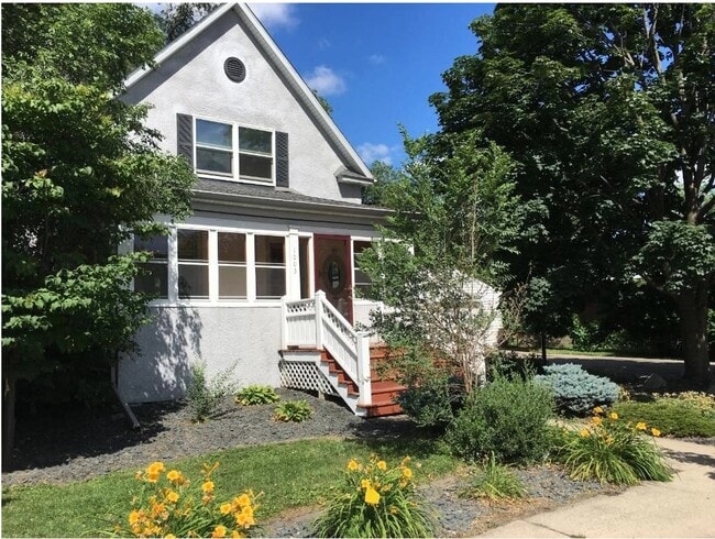 property at 1003 21st Ave SE