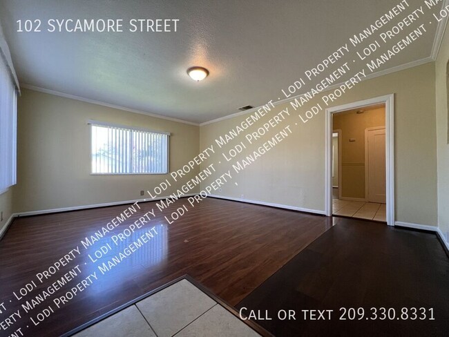 102 Sycamore St in Lodi, CA - Building Photo - Building Photo