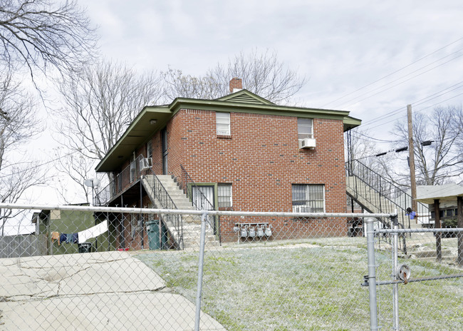 1199 Latham St in Memphis, TN - Foto de edificio - Building Photo