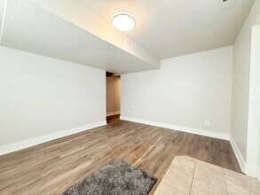 250 N 360 W in Clearfield, UT - Foto de edificio - Building Photo