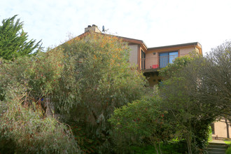 Crestwood Apartments in San Bruno, CA - Foto de edificio - Building Photo