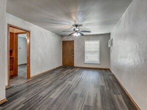 2320 Trosper Pl in Del City, OK - Building Photo - Building Photo