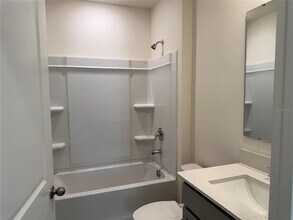 1305 June Lk Lp in Lake Hamilton, FL - Foto de edificio - Building Photo