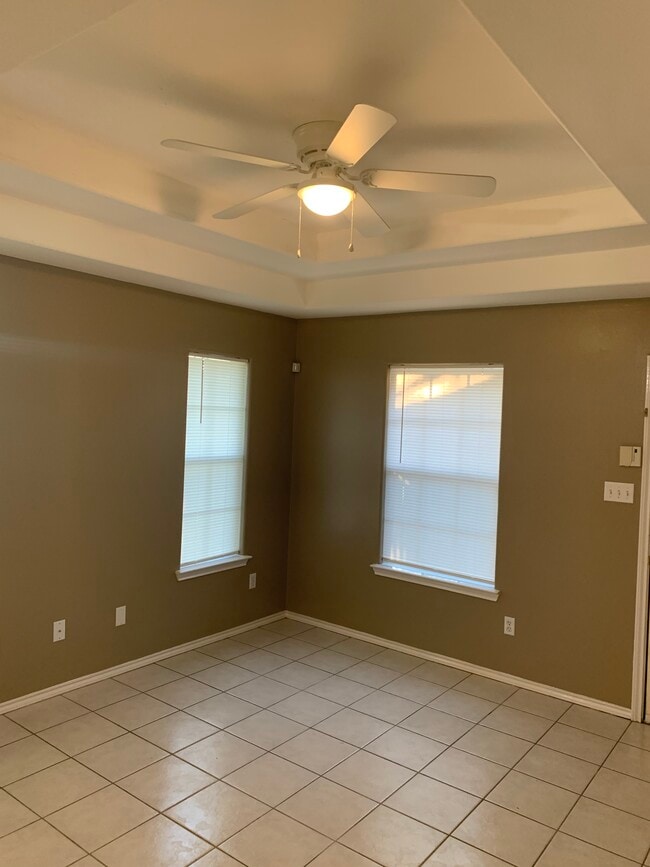 1705 W Portales Dr, Unit 2 in Edinburg, TX - Building Photo - Building Photo