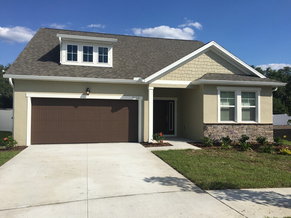 7918 Stumble Journey Ln in Tampa, FL - Foto de edificio