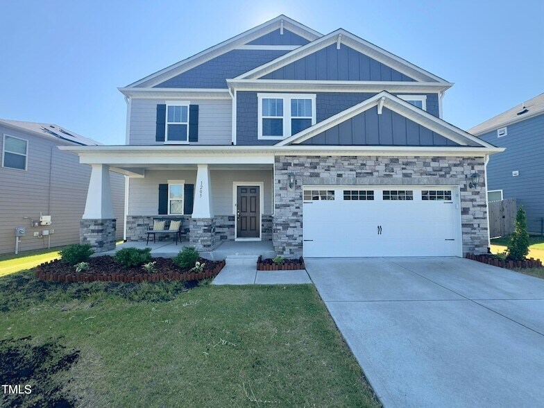 1205 Cotton Arbor Trce in Apex, NC - Building Photo
