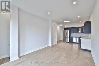 60 Belvidere Ave in Toronto, ON - Building Photo - Building Photo