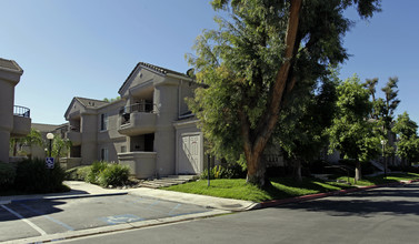 Alcantara Home in Rialto, CA - Foto de edificio - Building Photo