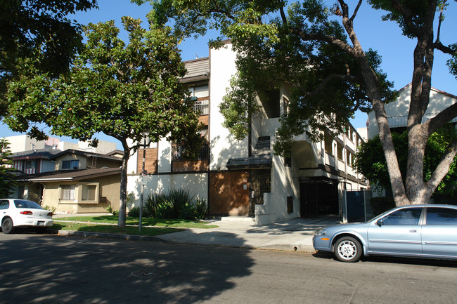 326 N Kenwood St in Glendale, CA - Building Photo - Building Photo