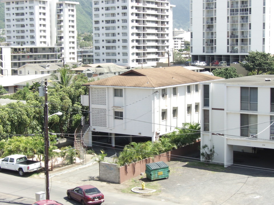 2730 Kaaha St in Honolulu, HI - Building Photo