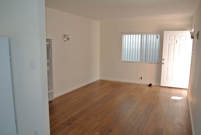 2616 La Cienega Ave in Los Angeles, CA - Building Photo - Building Photo