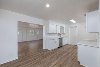 206 N 37th St in Fort Pierce, FL - Building Photo - Building Photo