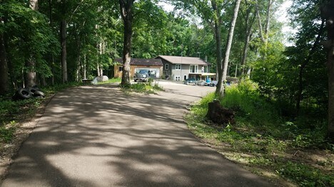 489 Cedar River Rd in Mount Vernon, IA - Building Photo - Building Photo