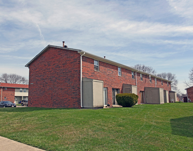 Woodsview Place in Dayton, OH - Foto de edificio - Building Photo