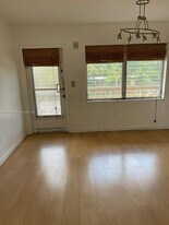 1500 NE 127th St in North Miami, FL - Building Photo