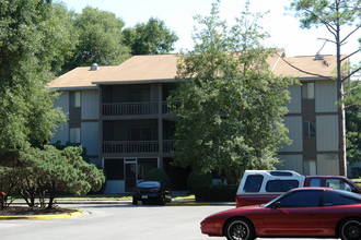 The Oaks Apartments in Gainesville, FL - Building Photo - Building Photo