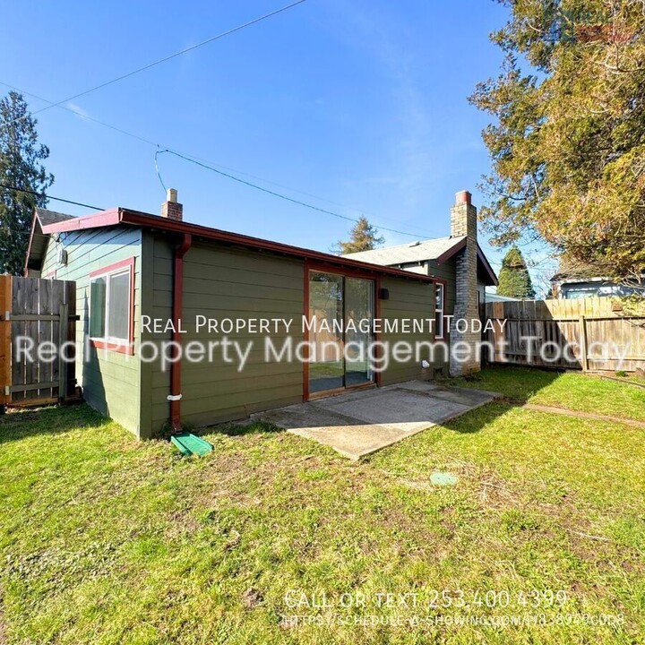 343 1/2 4th St SE in Puyallup, WA - Building Photo