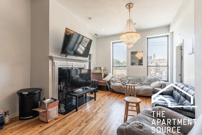 1753 W Chicago Ave, Unit 2 in Chicago, IL - Building Photo - Building Photo