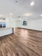 165 SW 170th Ave in Pembroke Pines, FL - Foto de edificio - Building Photo