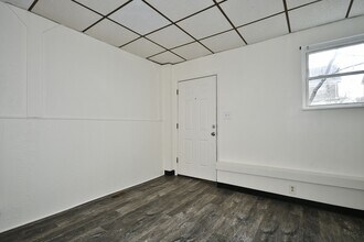 2040 Brownsville Rd in Pittsburgh, PA - Building Photo - Building Photo