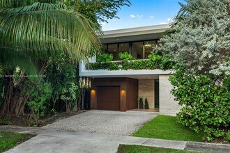 77 SW 18th Terrace in Miami, FL - Building Photo - Building Photo