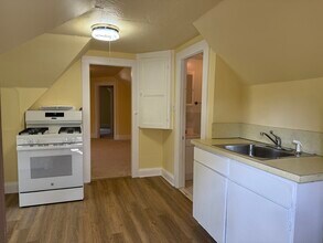 5 Brown Ave in Boston, MA - Building Photo - Building Photo