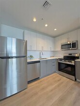 1642 NE 1st Ave in Miami, FL - Building Photo - Building Photo