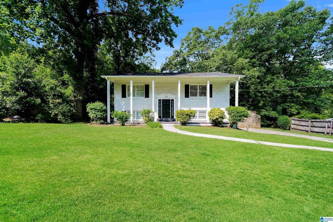 753 Vaughn Cir in Birmingham, AL - Building Photo