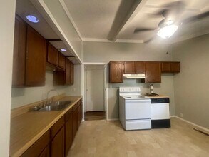 212 S Emerald Ln in Carbondale, IL - Building Photo - Building Photo